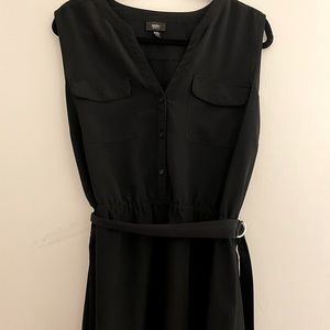 Black sleeveless dress